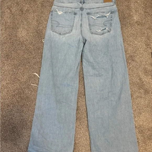 American Eagle Outfitters Light Blue Distressed Boyfriend Jeans - Picture 3 of 3